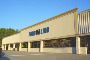 Leesburg Village Shopping Center